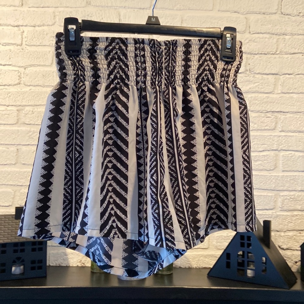 SHEIN patterned shorts worn ONCE! Size M